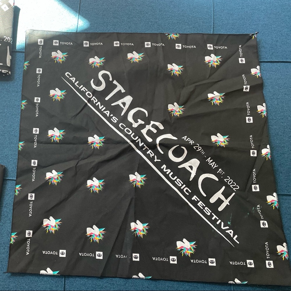stagecoach 2022 scarves (3) plus bonus IKON (4) pass scarves